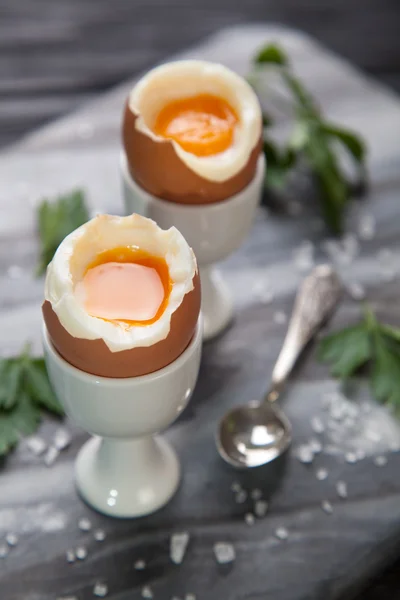 Gekookte eieren op marmeren achtergrond — Stockfoto