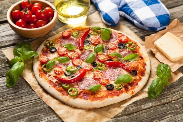 Смачна домашня піца — стокове фото