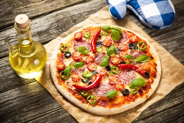 Delicious home made pizza — Stock Photo, Image