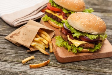 Lezzetli hamburger ve patates