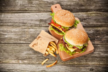 Lezzetli hamburger ve patates