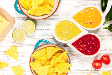 Nacho farklı dips ile tabak