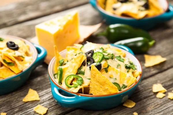 Nachos con formaggio fuso — Foto Stock