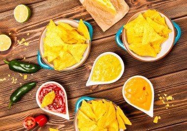 Nacho farklı dips ile tabak