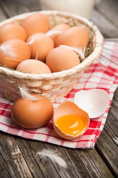 Fresh organic eggs — Stock Photo, Image