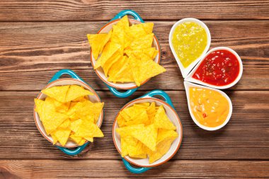 Nacho farklı dips ile tabak