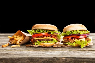 Lezzetli hamburger ve patates