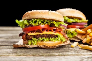 Lezzetli hamburger ve patates