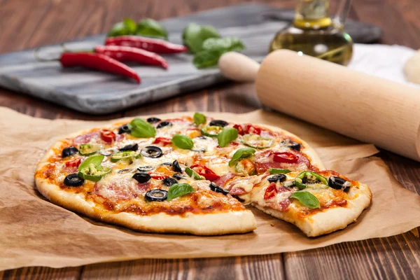 Heerlijke zelfgemaakte pizza — Stockfoto