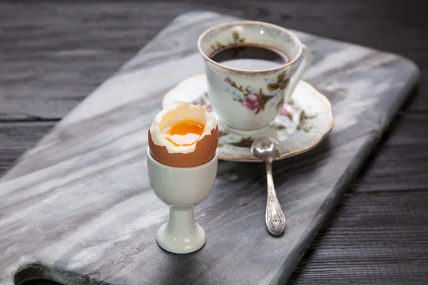 煮熟的鸡蛋和咖啡 — 图库照片