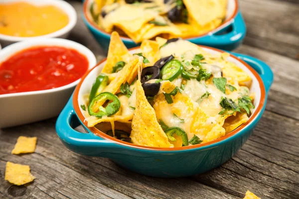 Nachos med smält ost — Stockfoto