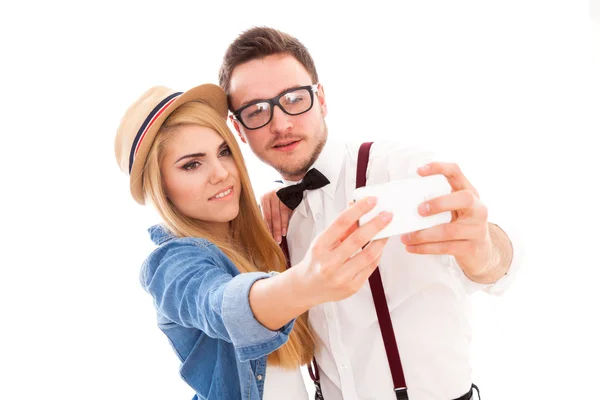 Jovem casal hipster fazendo uma selfie — Fotografia de Stock