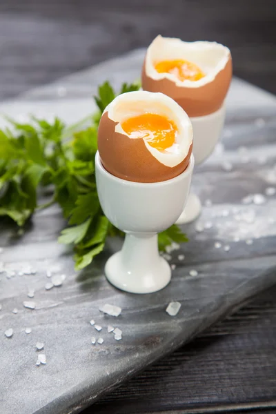Főtt tojás, márvány háttér — Stock Fotó