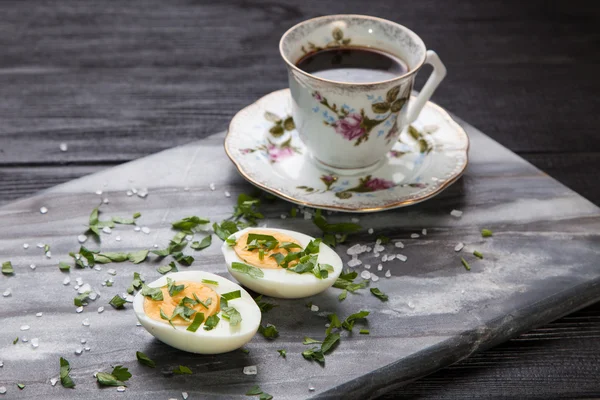 ゆで卵とコーヒー — ストック写真