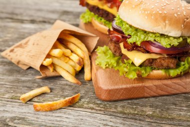 Lezzetli hamburger ve patates