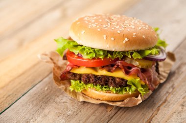 Lezzetli hamburger ve patates