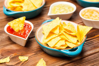 Nacho farklı dips ile tabak