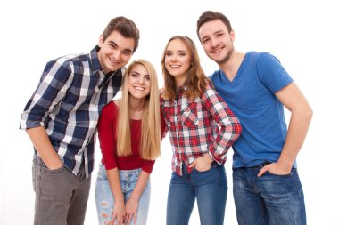 Bir grup mutlu genç insan.