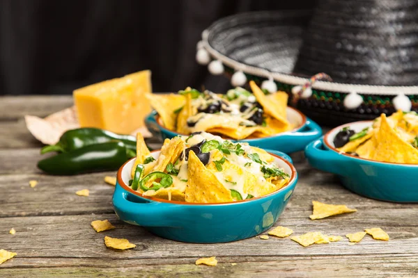 Nachos med smält ost — Stockfoto