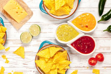 Nacho farklı dips ile tabak