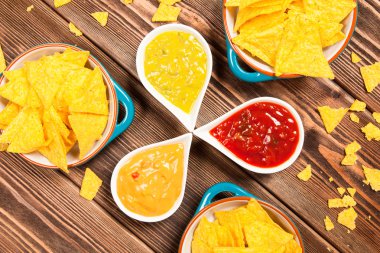 Nacho farklı dips ile tabak