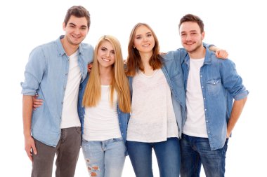 Bir grup mutlu genç insan.