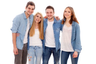 Bir grup mutlu genç insan.