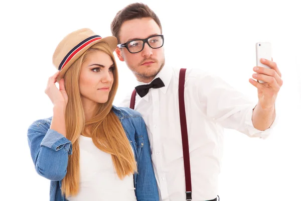 Jovem casal hipster fazendo uma selfie — Fotografia de Stock