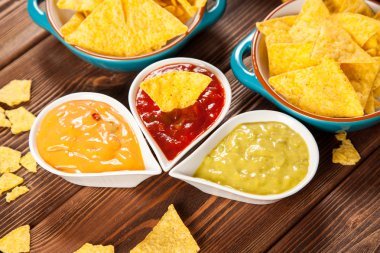 Nacho farklı dips ile tabak