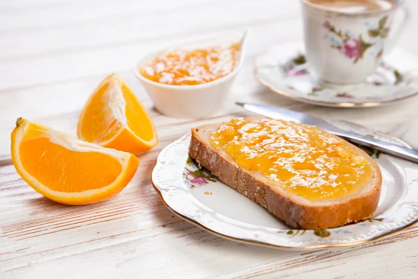 Plátky chleba s marmeládou — Stock fotografie