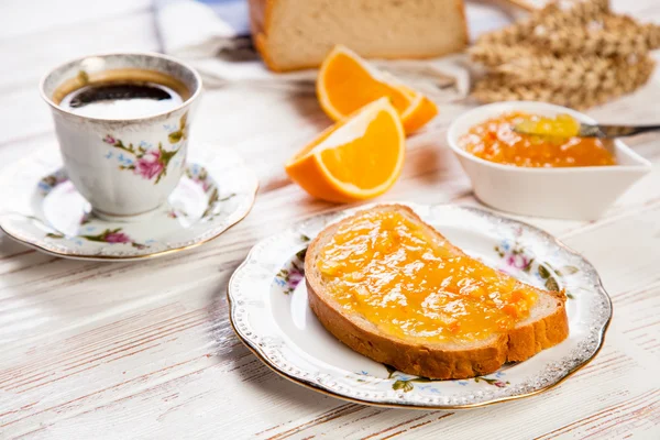 Plátky chleba s marmeládou — Stock fotografie