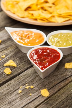 Nacho farklı dips ile tabak