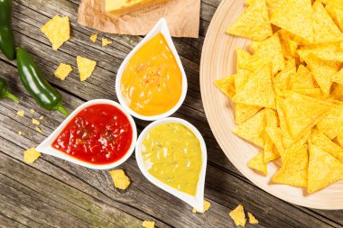 Nacho farklı dips ile tabak