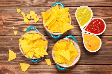 Nacho farklı dips ile tabak