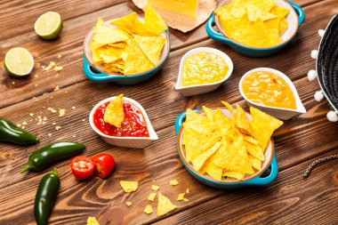 Nacho farklı dips ile tabak