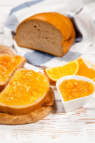 Fatias de pão com geléia — Fotografia de Stock