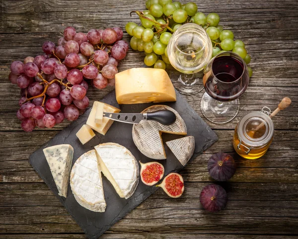 Wein und Käse — Stockfoto