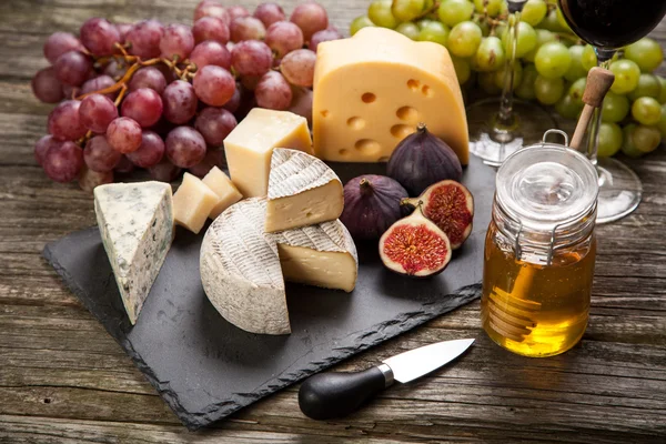 Французский мягкий сыр — стоковое фото
