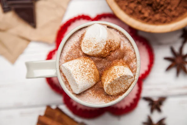 Kakaový nápoj s marshmallows — Stock fotografie