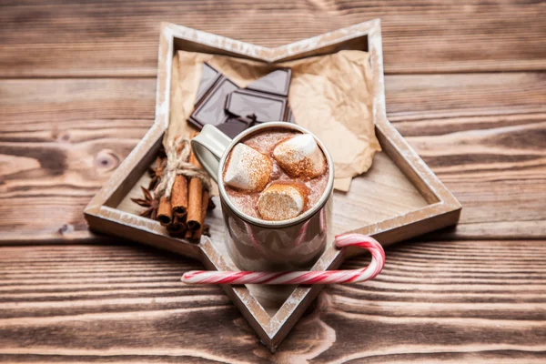Kakaogetränk mit Marshmallows — Stockfoto