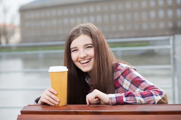 Portrait naturel d'une belle jeune femme — Photo