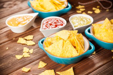 Nacho farklı dips ile tabak