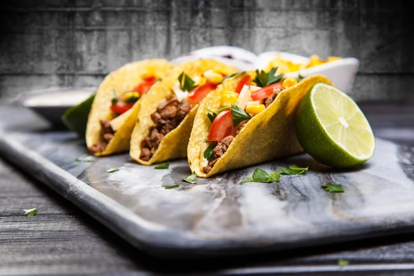 Lezzetli sığır eti tacos — Stok fotoğraf