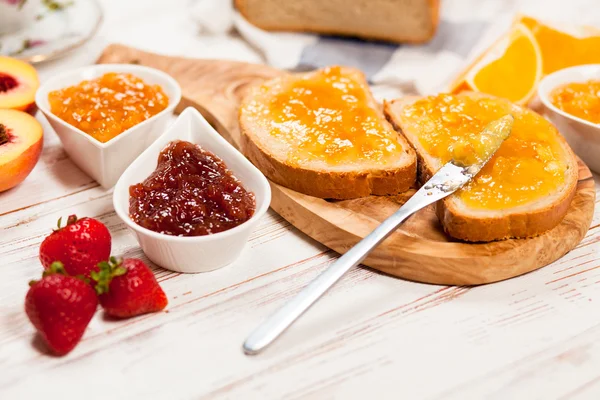 Slices of bread with jam — Stock Photo, Image