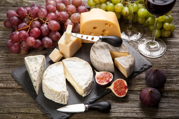 Wein und Käse — Stockfoto