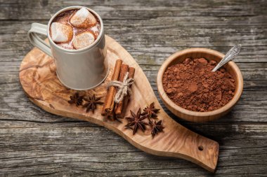 Kakao marshmallows içkiyle