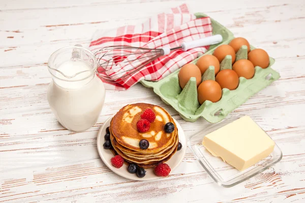 Hög hög med läckra pannkakor — Stockfoto