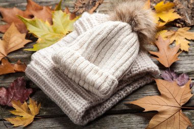 Sıcak giysiler ve bir fincan çay