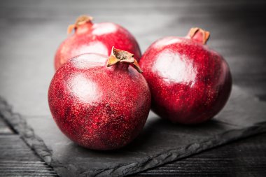 kırmızı nar suyu.