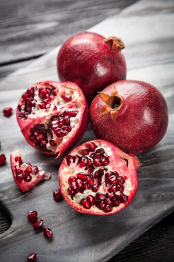 kırmızı nar suyu.